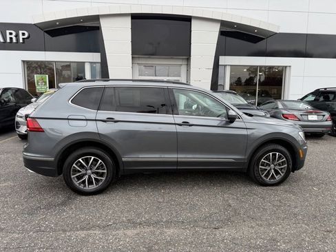 Used 2020 Volkswagen Tiguan SE w/ Panoramic Sunroof Package image 14