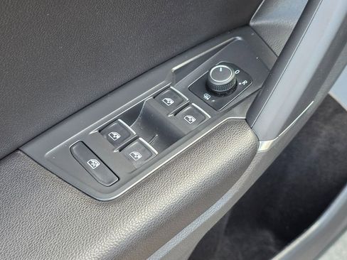 Used 2020 Volkswagen Tiguan SE w/ Panoramic Sunroof Package image 23