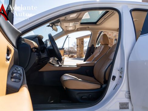 Used 2025 Nissan Sentra SV w/ SV Premium Package image 7