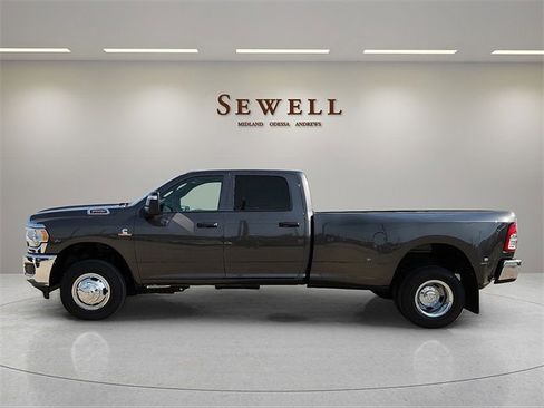 Used 2024 RAM 3500 Tradesman w/ Chrome Appearance Group image 12