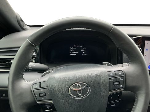 Used 2025 Toyota Camry XSE FWD image 12