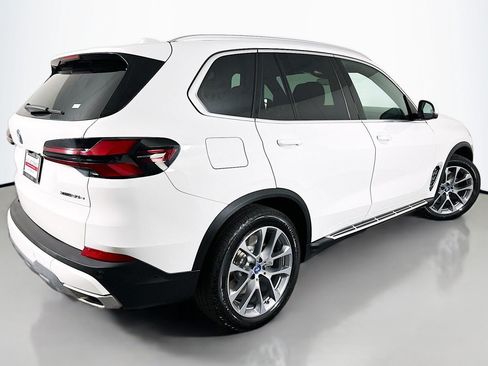Used 2025 BMW X5 xDrive50e AWD/4WD image 14