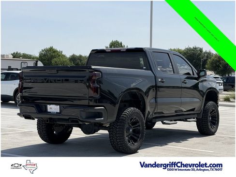 Used 2021 Chevrolet Silverado 1500 LT Trail Boss w/ LPO, Dark Essentials Package AWD/4WD image 4
