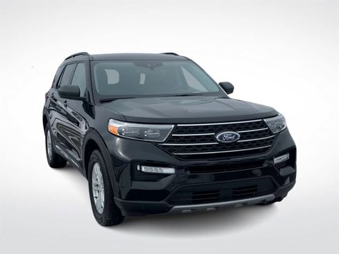 Used 2023 Ford Explorer XLT w/ Equipment Group 202A image 3