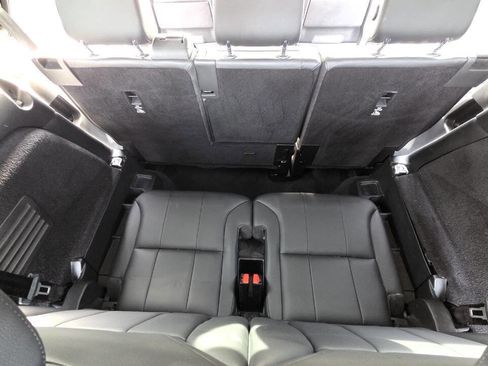 Used 2019 Land Rover Discovery SE AWD/4WD image 35