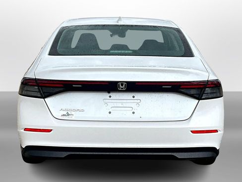 Used 2023 Honda Accord EX image 4