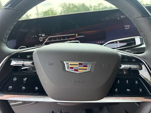 Used 2026 Cadillac Escalade Luxury RWD image 15