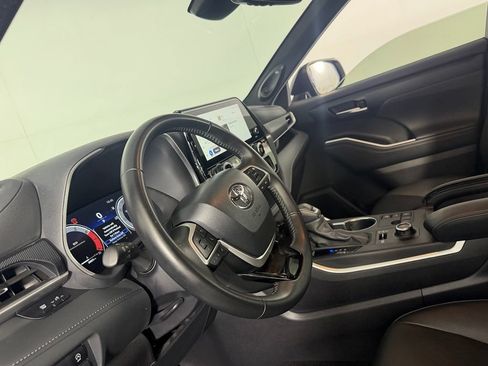 Used 2025 Toyota Highlander XSE AWD/4WD image 22