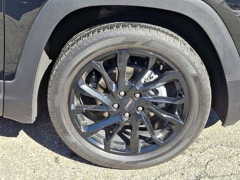 Used 2023 GMC Terrain SLT w/ Elevation Edition image 9
