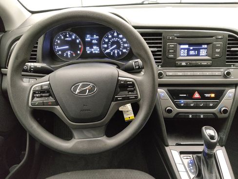 Used 2018 Hyundai Elantra SE FWD image 22
