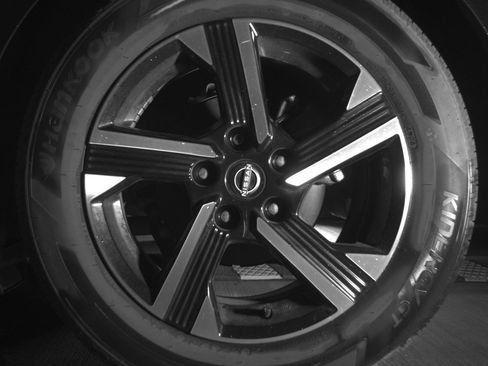 Used 2025 Nissan Sentra SV image 14