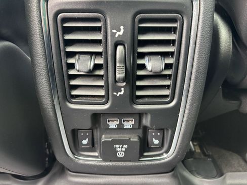 Used 2015 Jeep Grand Cherokee Limited w/ Luxury Group II AWD/4WD image 33