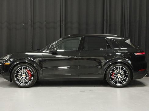 New 2026 Porsche Cayenne S AWD/4WD image 2
