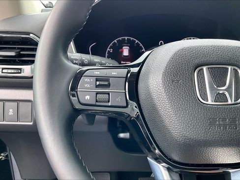 Used 2024 Honda Pilot Touring image 18