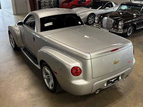 Used 2004 Chevrolet SSR w/ Preferred Equipment Group image 16