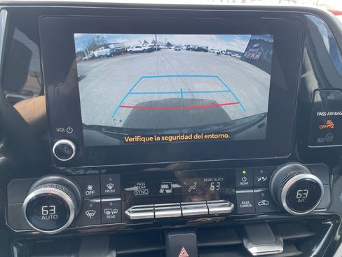 Certified 2023 Toyota Highlander L image 20