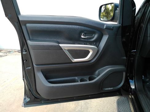 Used 2017 Nissan Titan SL RWD image 12