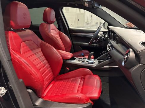 Used 2023 Alfa Romeo Stelvio Veloce image 38