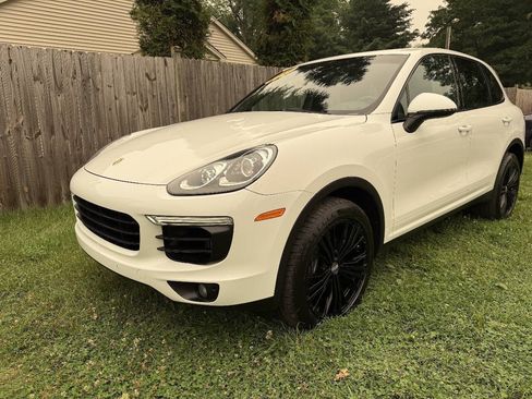 Used 2016 Porsche Cayenne Diesel AWD/4WD image 2