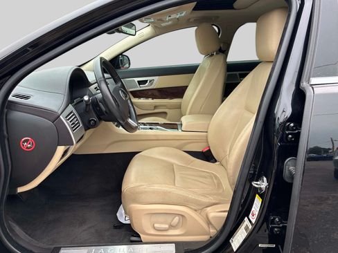 Used 2012 Jaguar XF RWD image 22