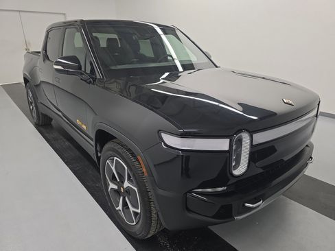 Used 2022 Rivian R1T Adventure image 7