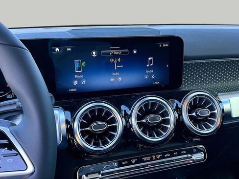 New 2026 Mercedes-Benz GLB 250 4MATIC image 10