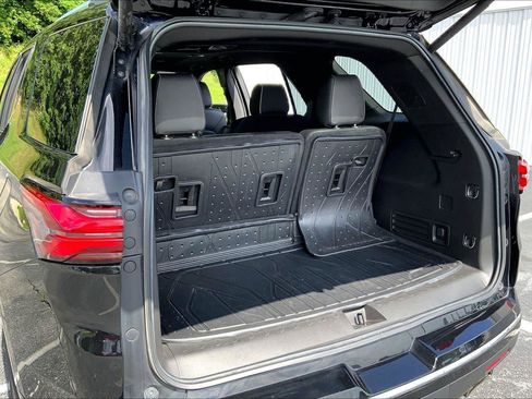 Used 2023 Chevrolet Traverse Premier w/ LPO, Floor Liner Package AWD/4WD image 28