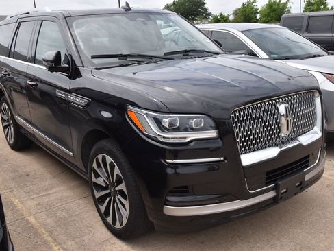 Certified 2023 Lincoln Navigator Reserve AWD/4WD image 4