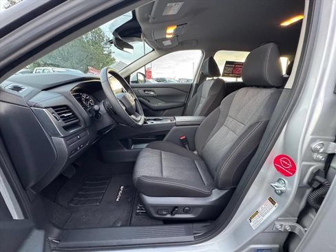 Certified 2025 Nissan Rogue SV FWD image 16