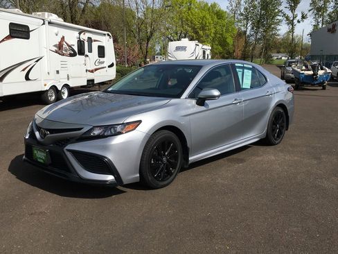 Used 2024 Toyota Camry SE FWD image 11