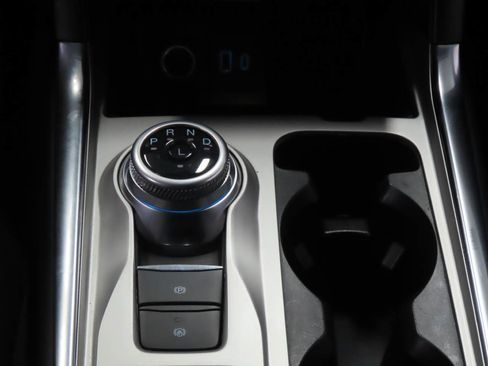 Used 2023 Ford Explorer XLT w/ Equipment Group 202A RWD image 12