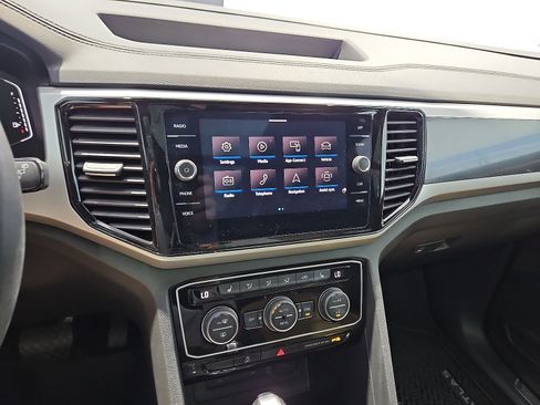 Certified 2023 Volkswagen Atlas Cross Sport SE w/ Panoramic Sunroof Package FWD image 19