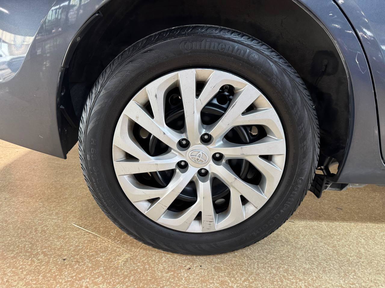 Used 2019 Toyota Corolla LE FWD image 41
