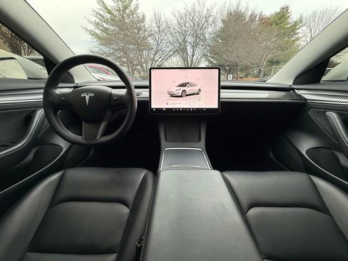 Used 2023 Tesla Model 3 Standard Range image 2
