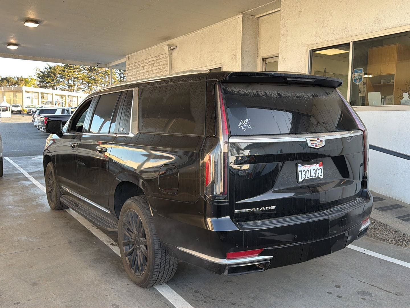 Used 2022 Cadillac Escalade ESV Premium Luxury RWD image 6
