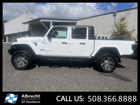Used 2022 Jeep Gladiator Sport image 2