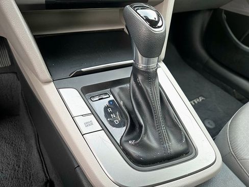 Used 2018 Hyundai Elantra SEL image 19