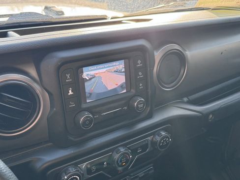 Used 2020 Jeep Gladiator Sport w/ Trailer Tow Package image 12