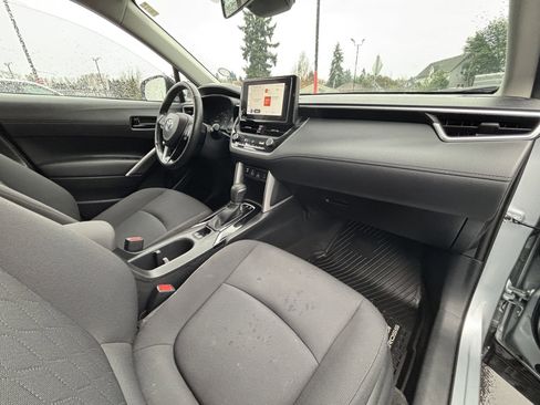 Used 2023 Toyota Corolla Cross LE image 8