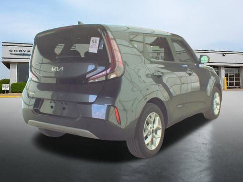 Used 2025 Kia Soul LX FWD image 4