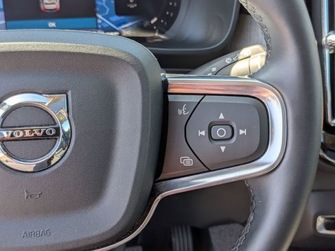 Used 2025 Volvo XC40 B5 Plus AWD/4WD image 19