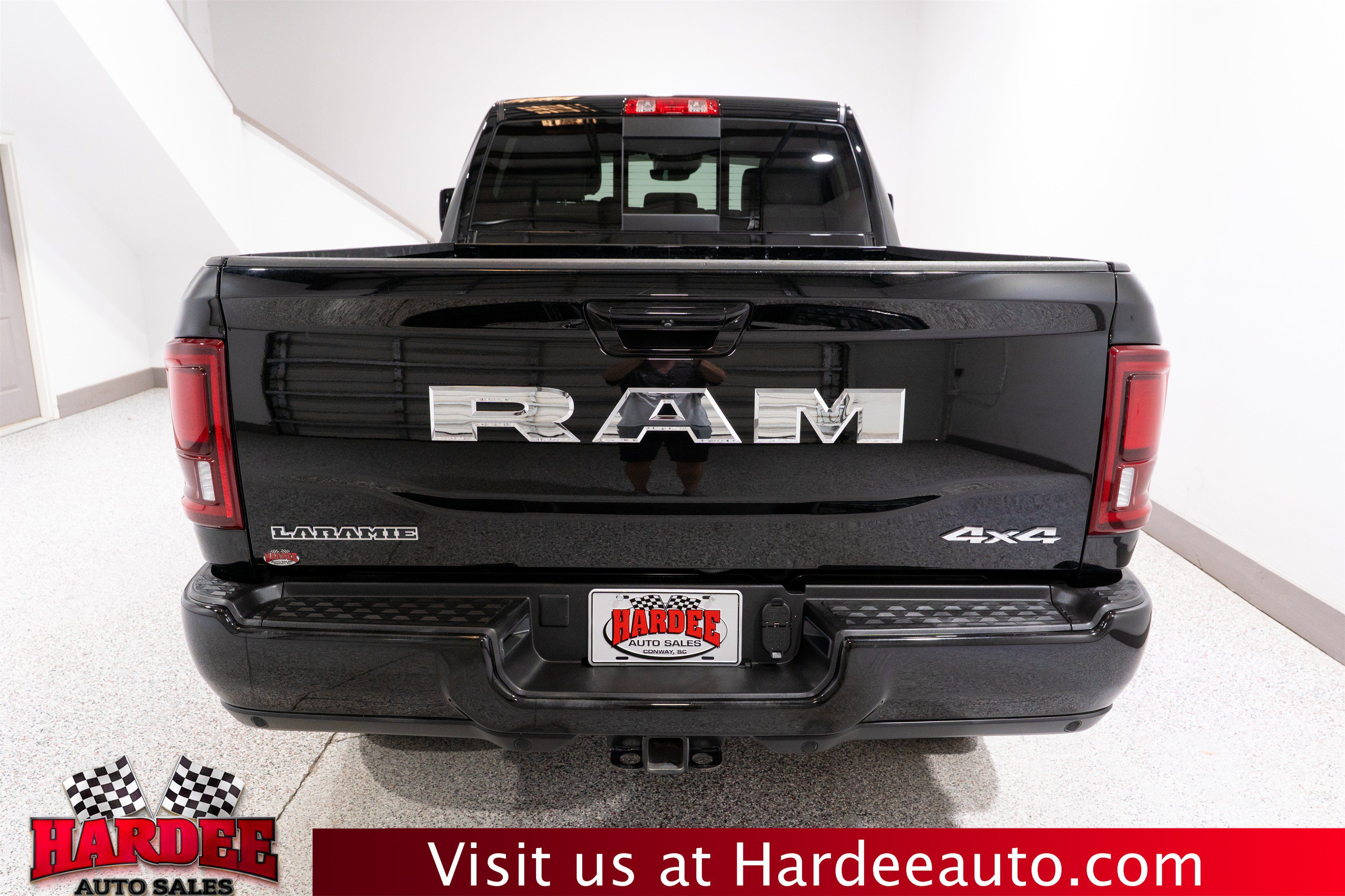 Used 2026 RAM 2500 Laramie AWD/4WD image 4