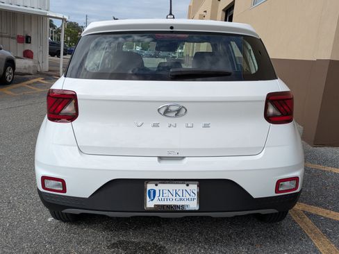 New 2026 Hyundai Venue SE image 6