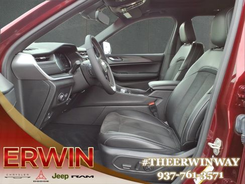 Certified 2024 Jeep Grand Cherokee Altitude AWD/4WD image 13