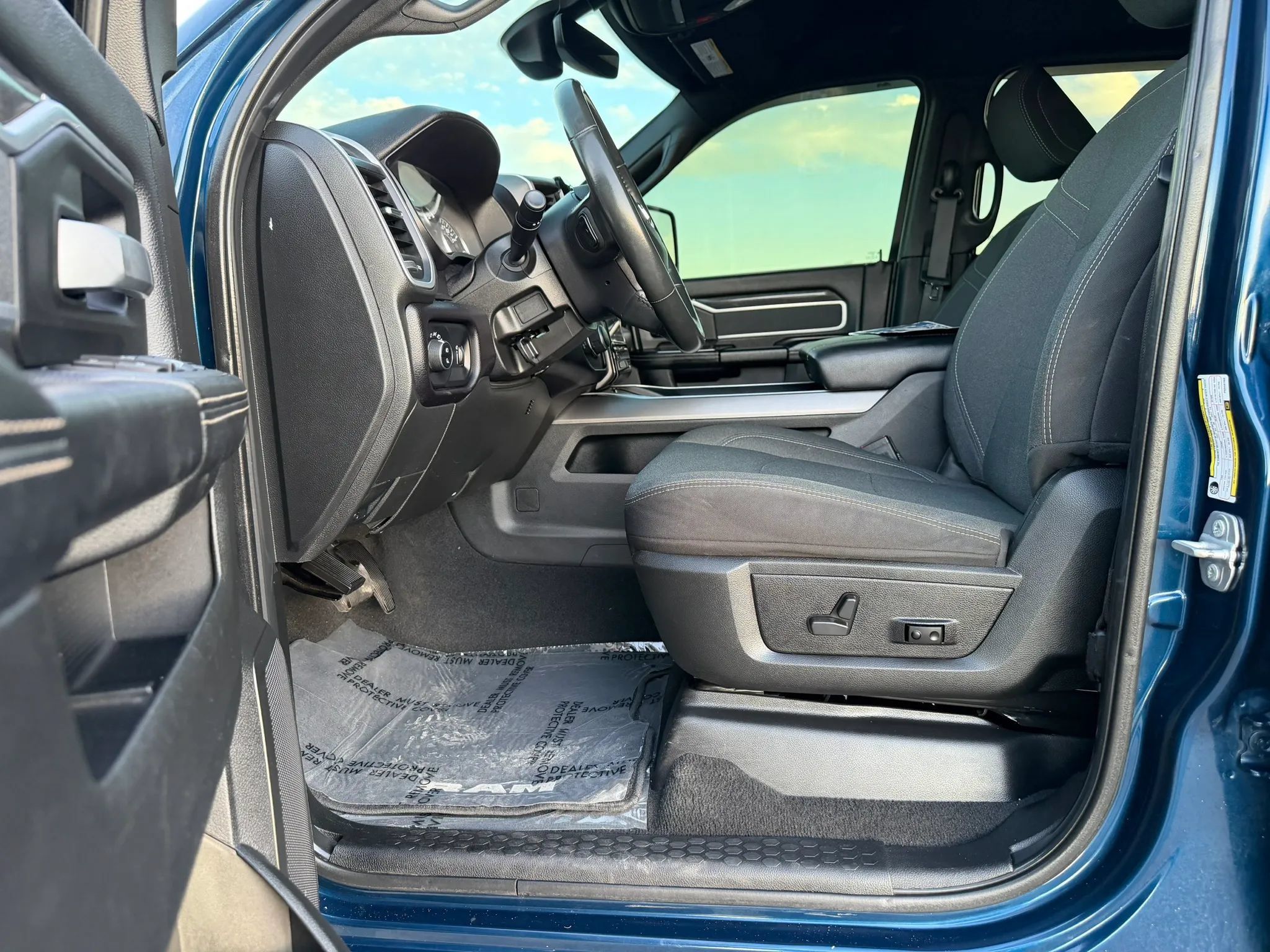 Used 2023 RAM 2500 Big Horn w/ Night Edition AWD/4WD image 10