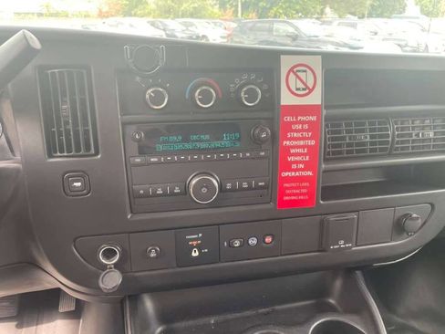 Used 2018 Chevrolet Express 2500 image 12