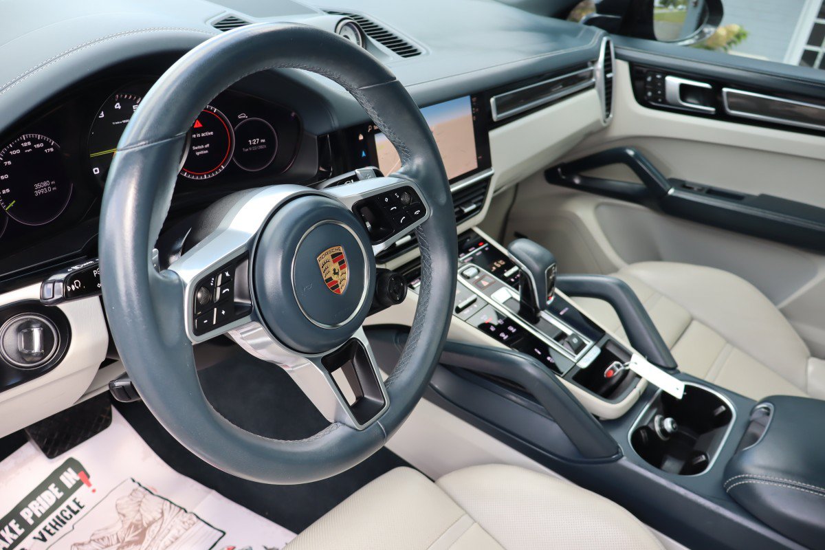Used 2023 Porsche Cayenne Platinum Edition AWD/4WD image 13
