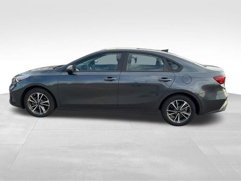 Used 2023 Kia Forte LXS FWD image 2