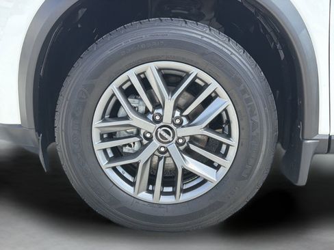 Used 2022 Nissan Rogue S FWD image 27