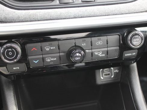 Used 2022 Jeep Compass Latitude w/ Sun and Sound Group image 7